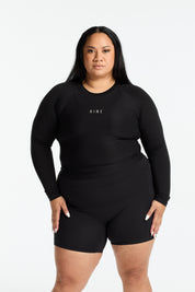 THE ESSENTIAL CROP LONG SLEEVE ONYX