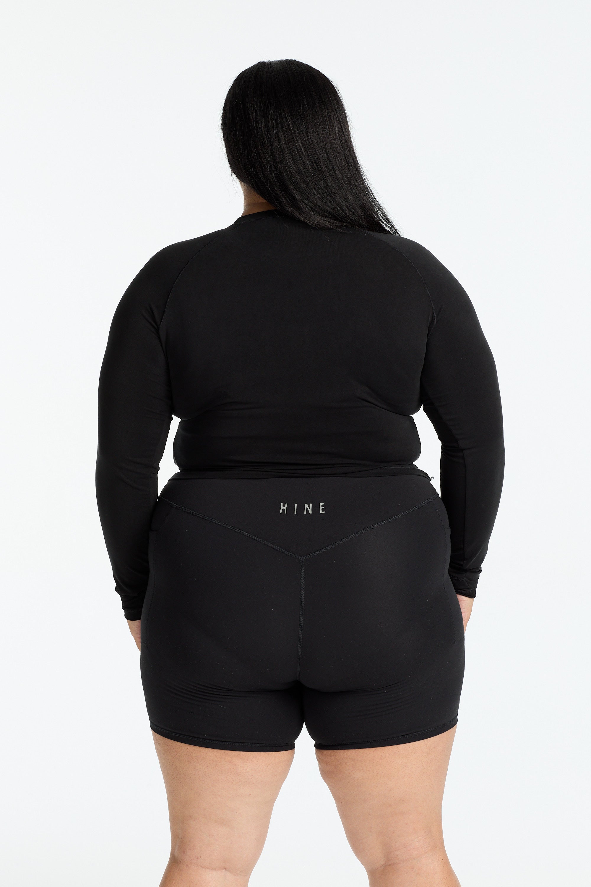 THE ESSENTIAL CROP LONG SLEEVE ONYX