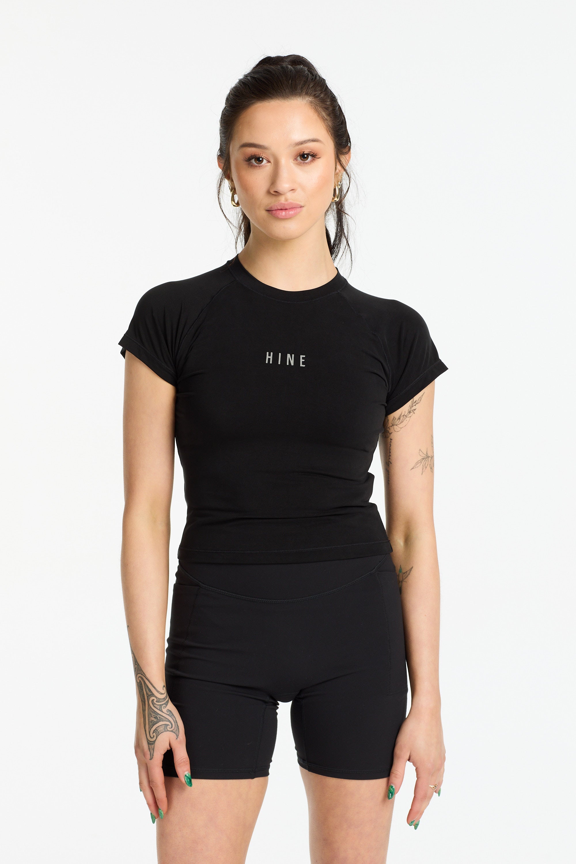 THE ESSENTIAL CROP TEE ONYX