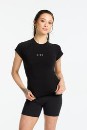 THE ESSENTIAL CROP TEE ONYX