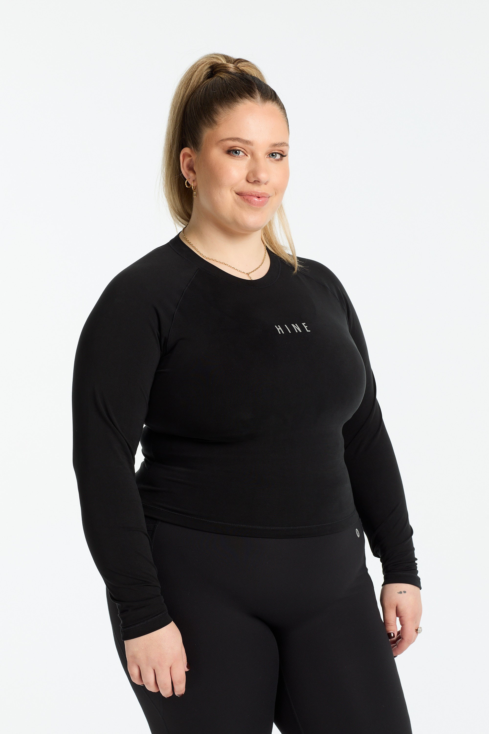 THE ESSENTIAL CROP LONG SLEEVE ONYX