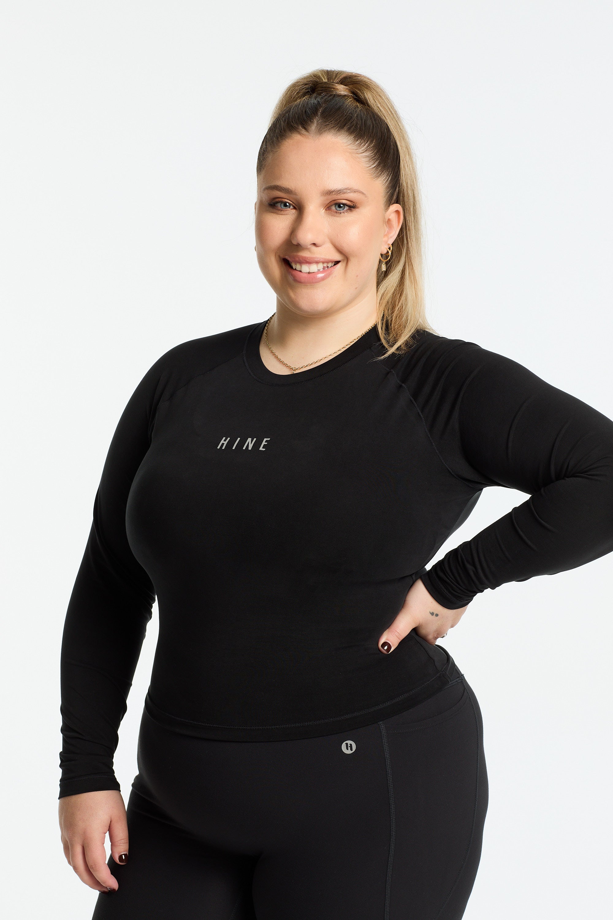 THE ESSENTIAL CROP LONG SLEEVE ONYX