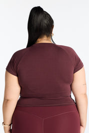 THE ESSENTIAL CROP TEE BURGUNDY