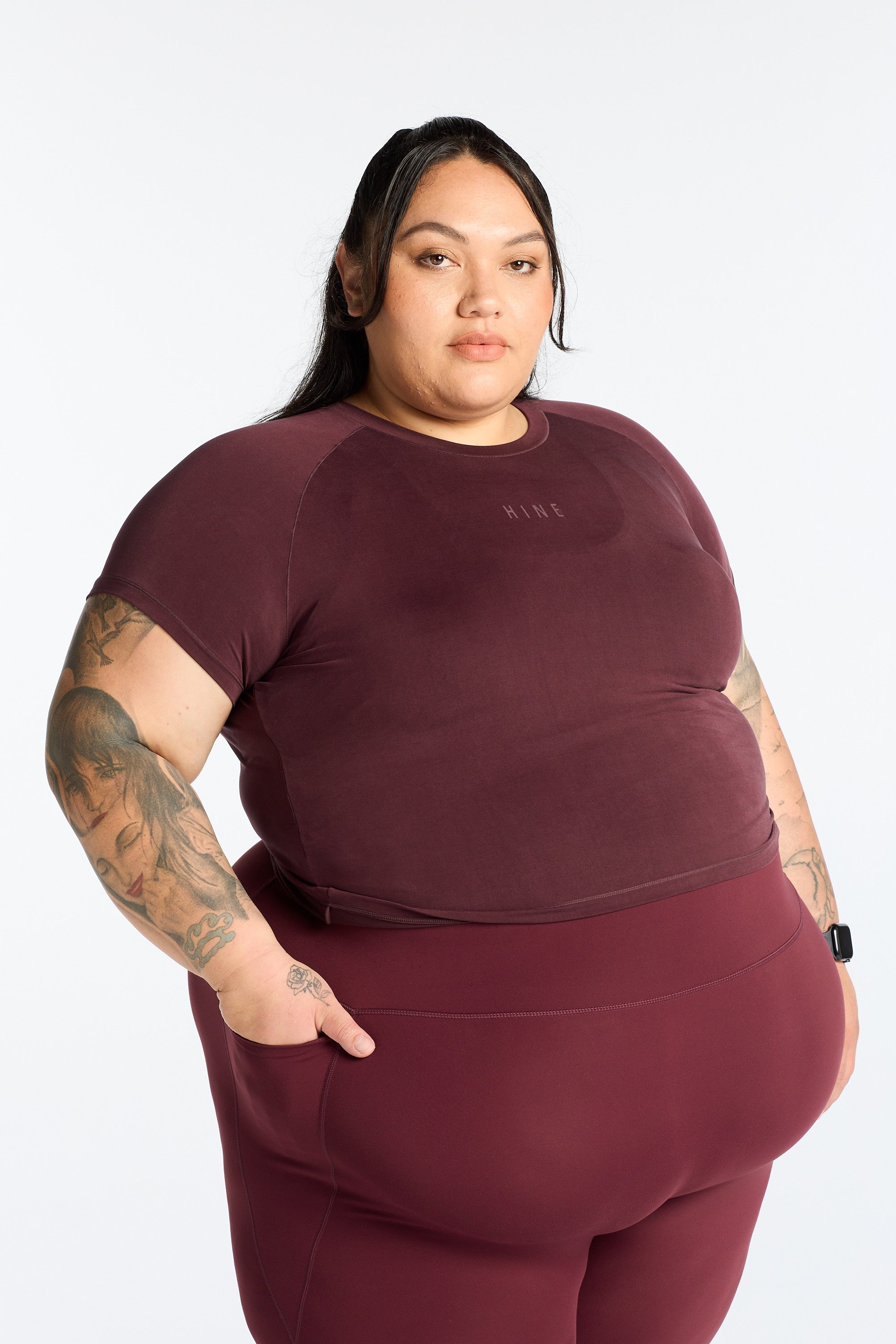 THE ESSENTIAL CROP TEE BURGUNDY